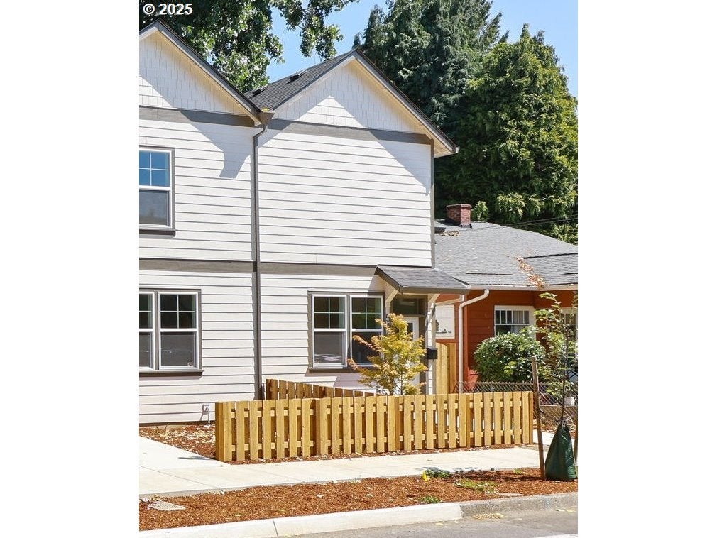 5465 N Fessenden St, Portland