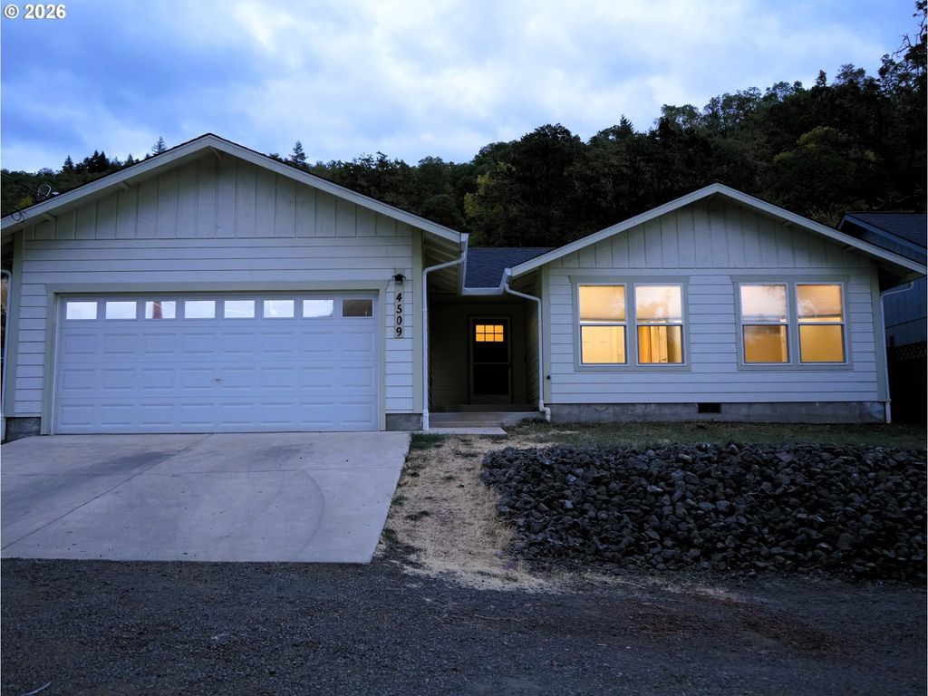 4509 Ridenour St, Roseburg