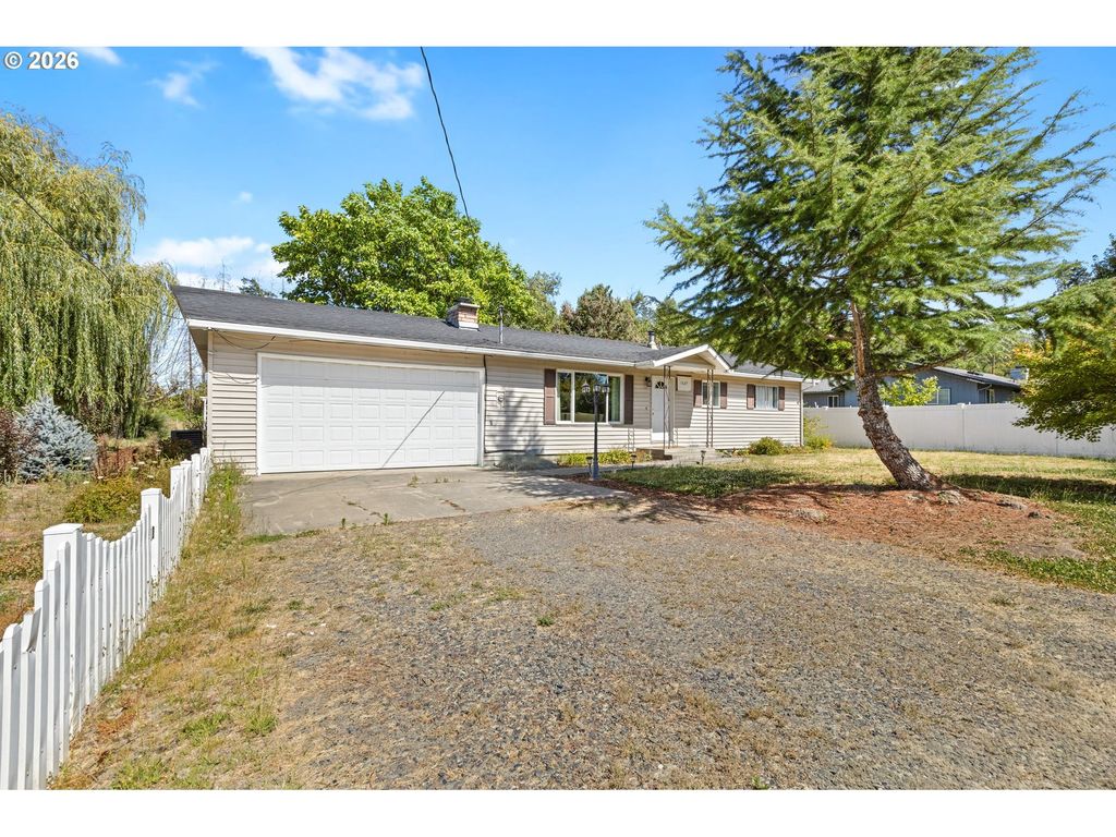 1627 Southgate Way, Grants Pass