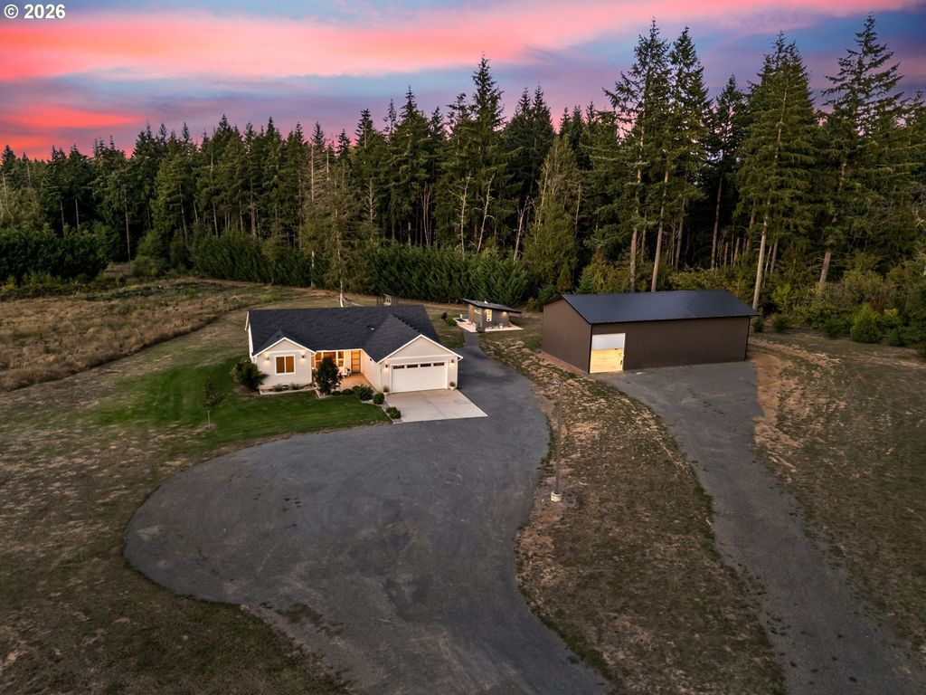 560 Park Rd, Winlock
