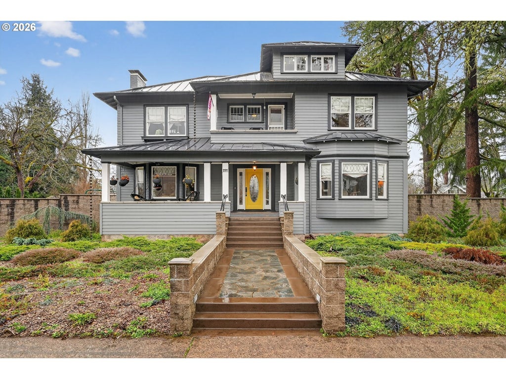 211 S 3rd St, Cottage Grove