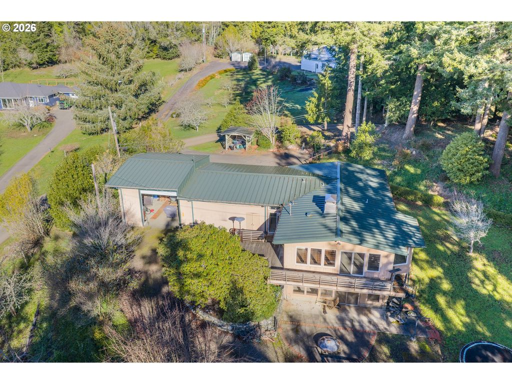 56671 Pleasant Hill Dr, Coquille