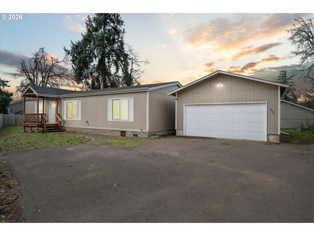 975 N 16th St, Cottage Grove