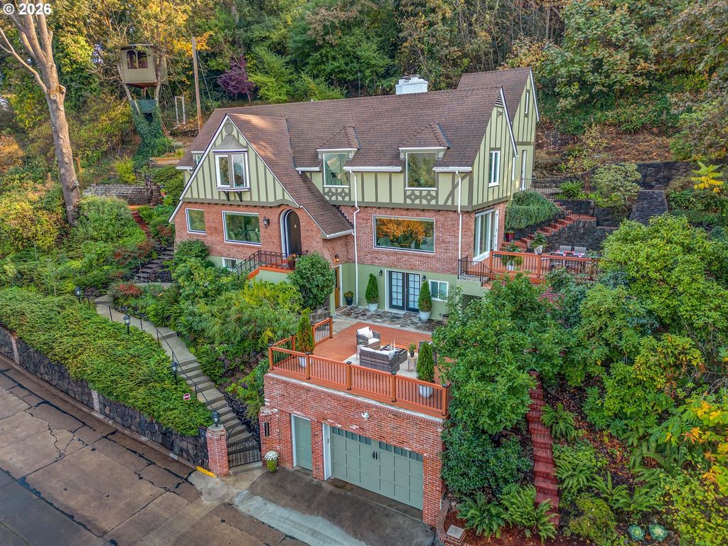 2450 Birch Ln, Eugene