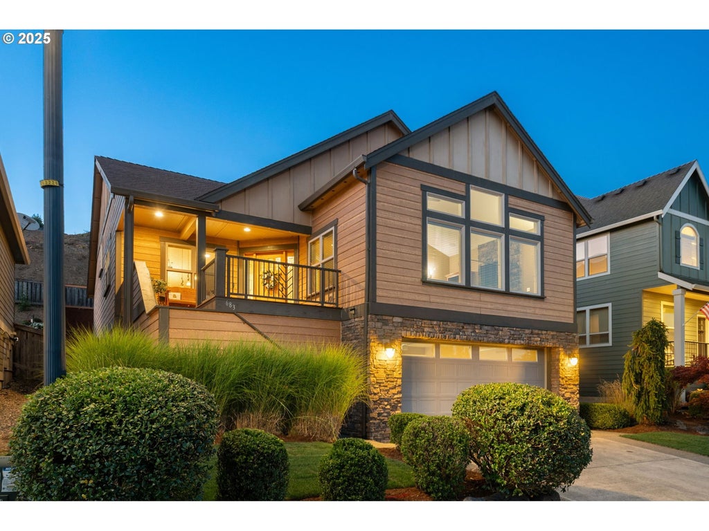 683 N V St, Washougal