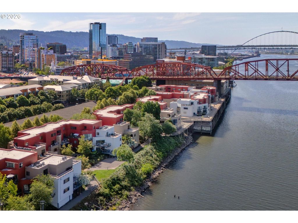 920 Nw Naito Pkwy J25, Portland