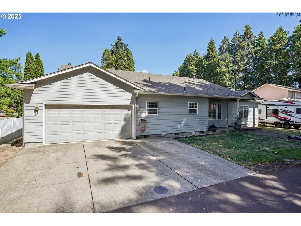 724 Lost Ln, Keizer