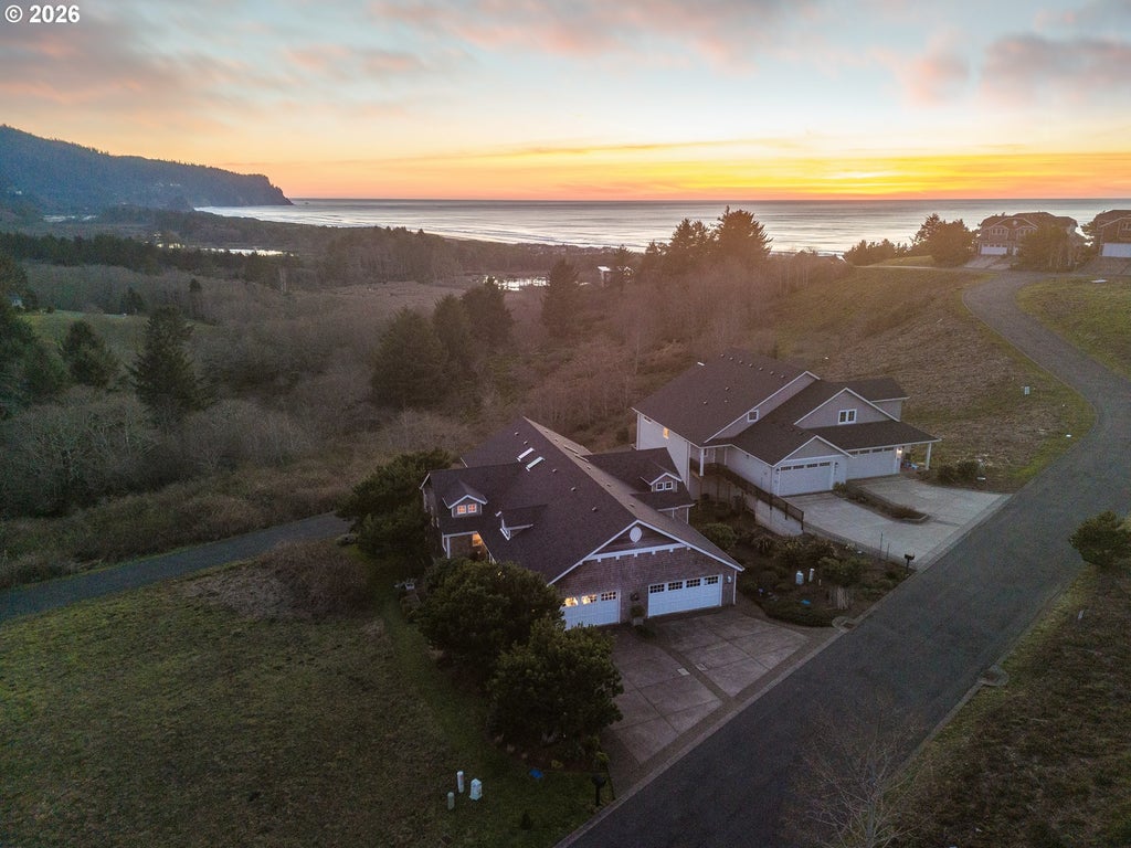 6455 Heron View Dr, Neskowin