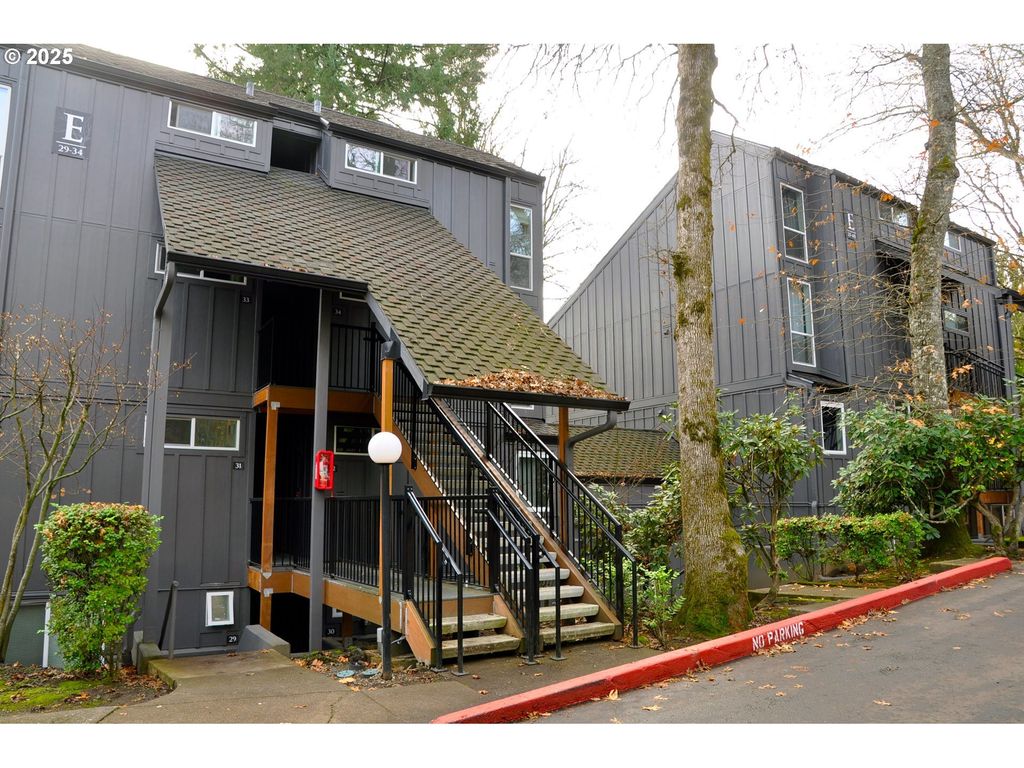 100 Kerr Pkwy 30, Lake Oswego