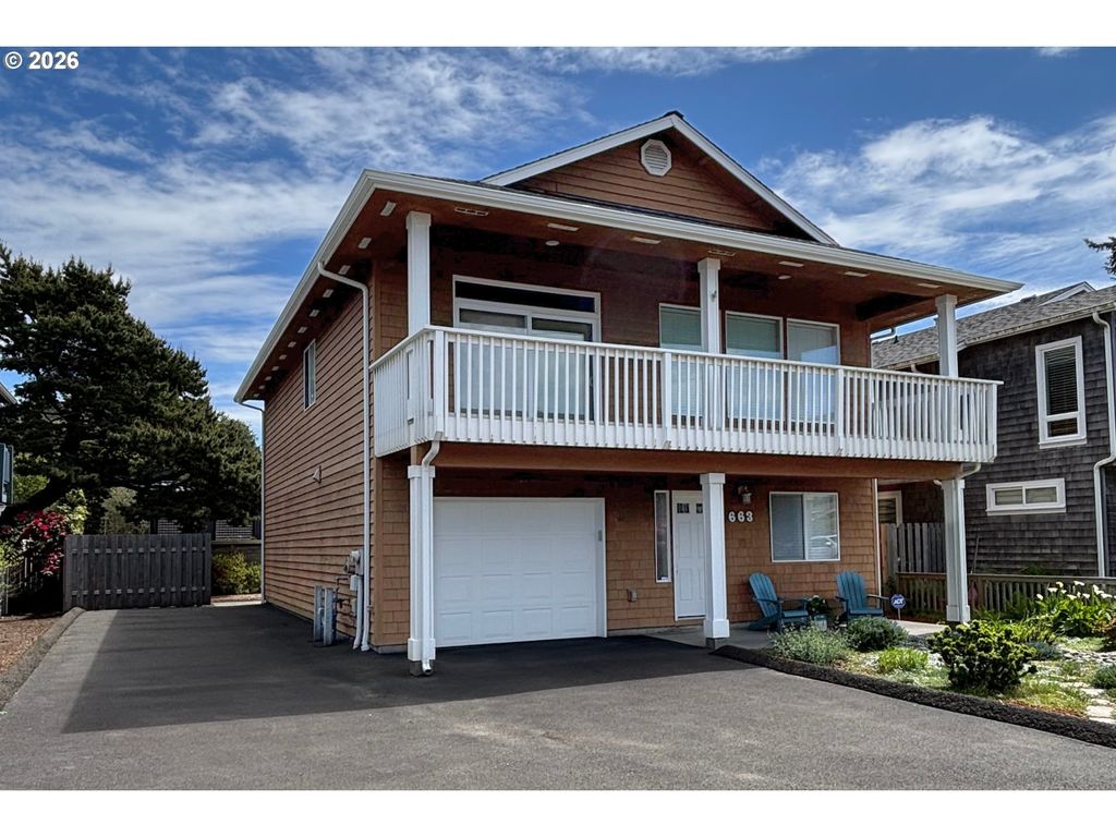 663 S Hemlock St, Cannon Beach
