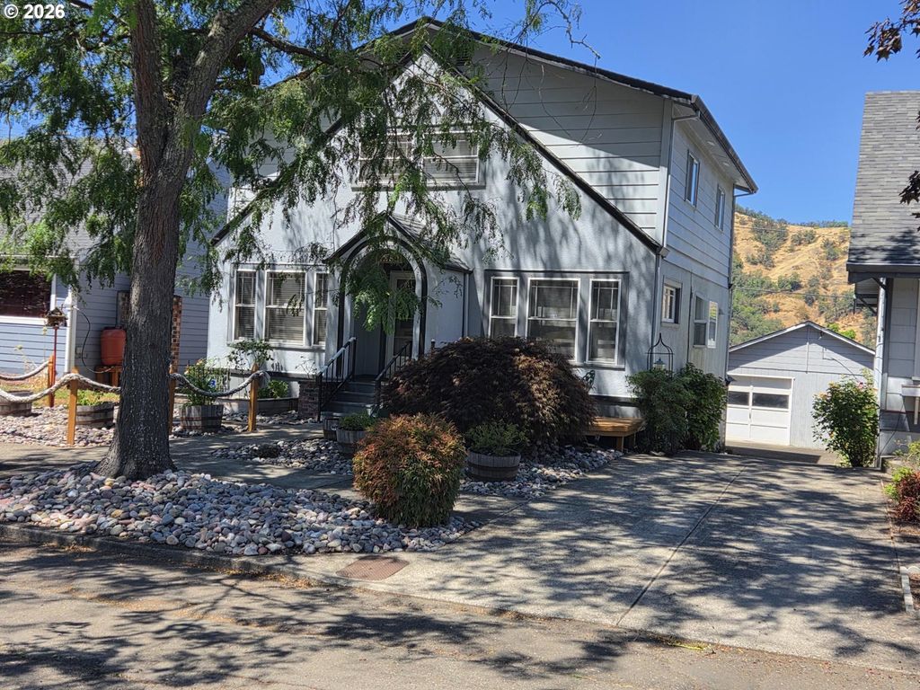 1352 Se Cobb St, Roseburg
