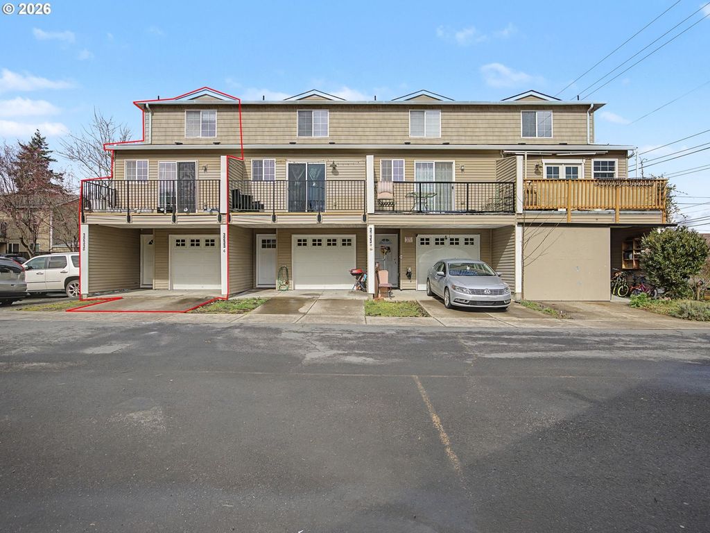 3233 Se 122 D, Portland