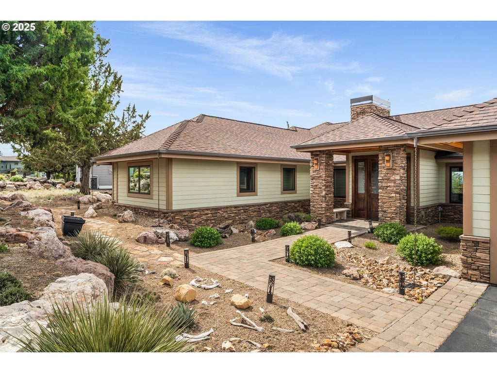 10715 Rockside Ct, Redmond