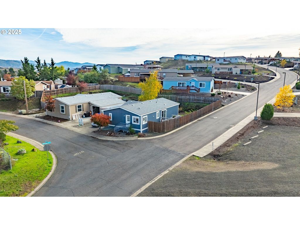 252 Wenaha Ln, Roseburg