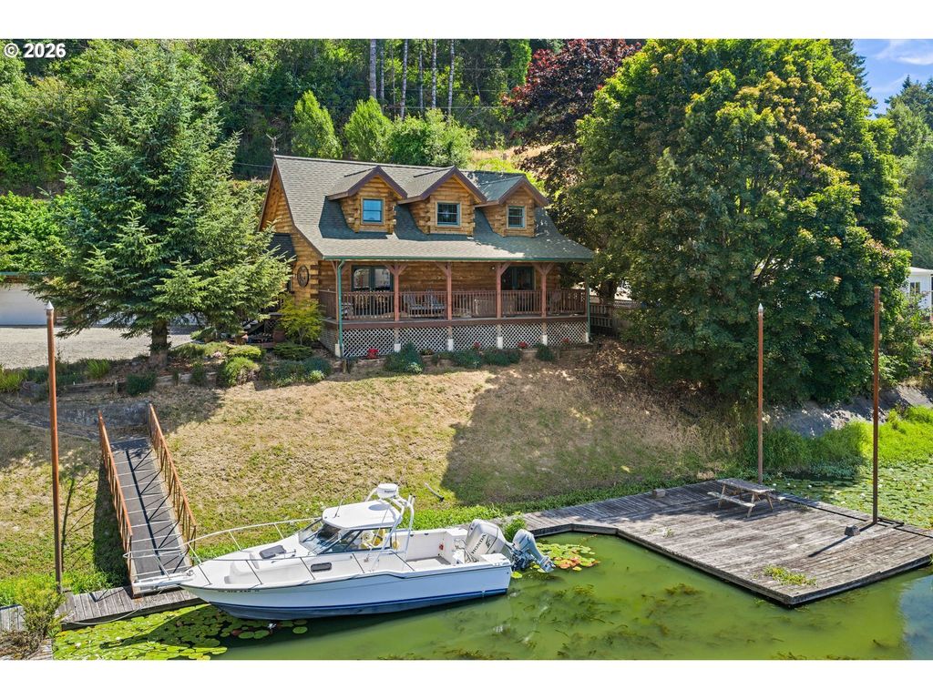 130 Hilltop Dr, Lakeside