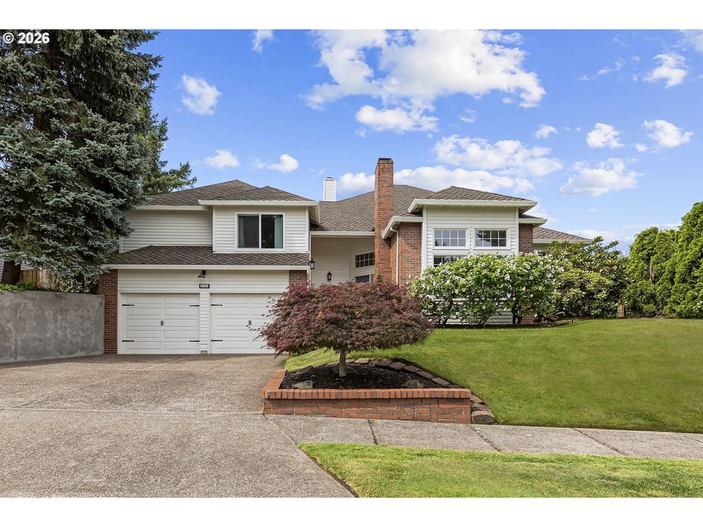 2104 Club House Dr, West Linn