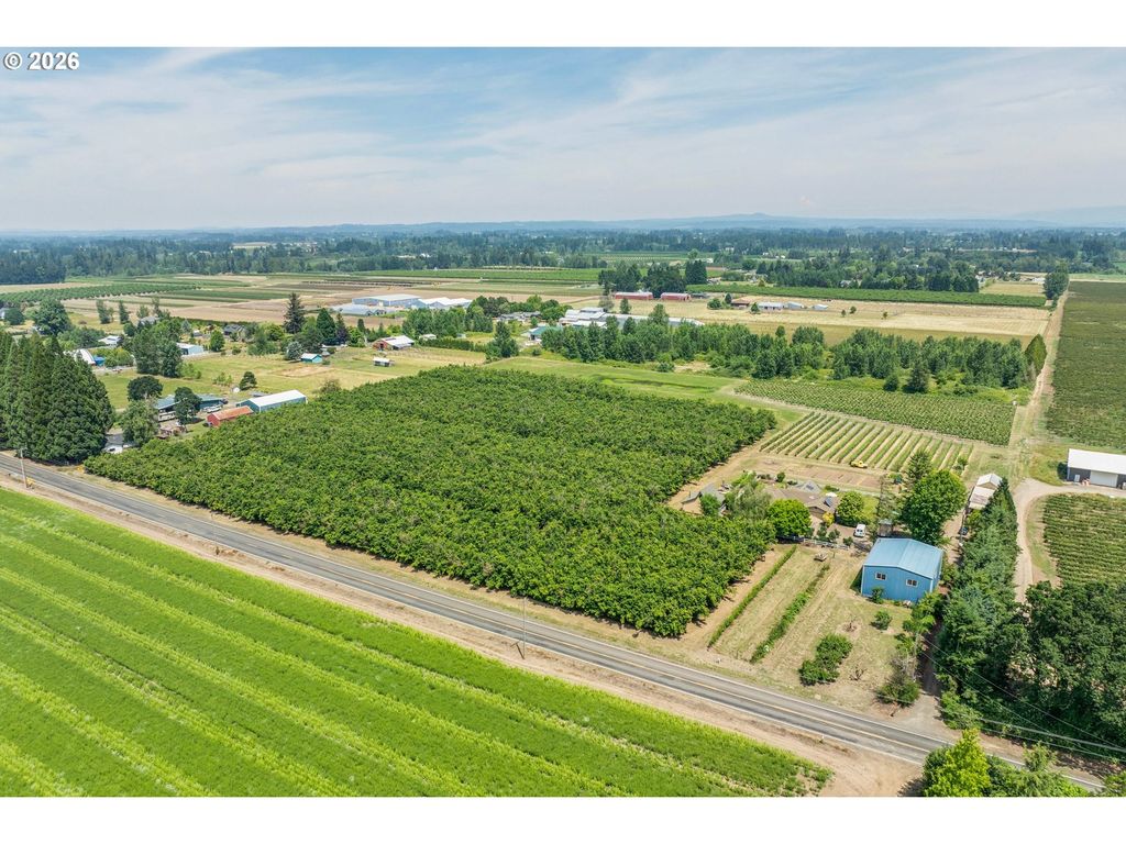 30248 S Barlow Rd, Hubbard