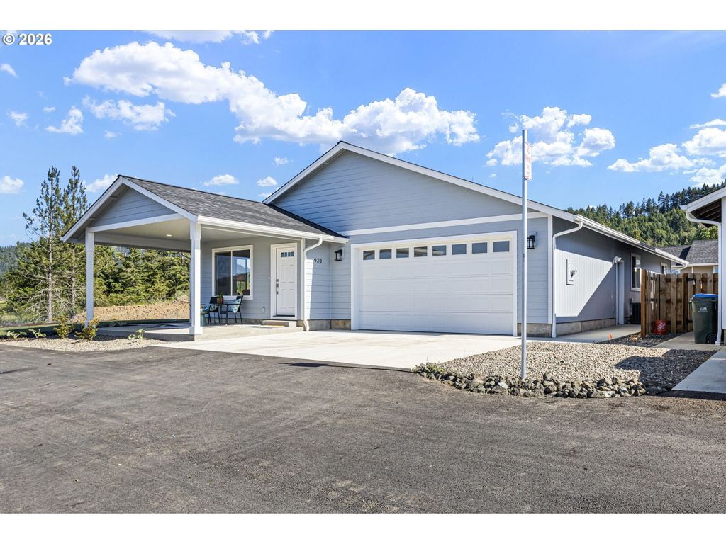 920 Fir Grove Ln, Sutherlin