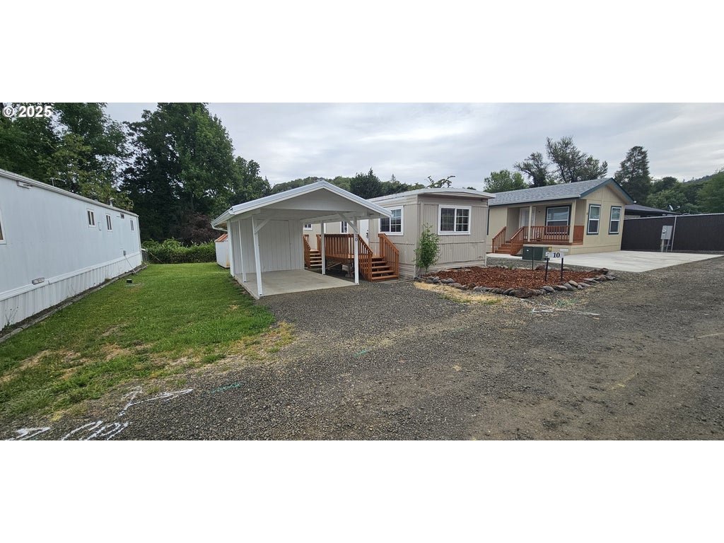 201 Ne Peggy Ave 10, Roseburg