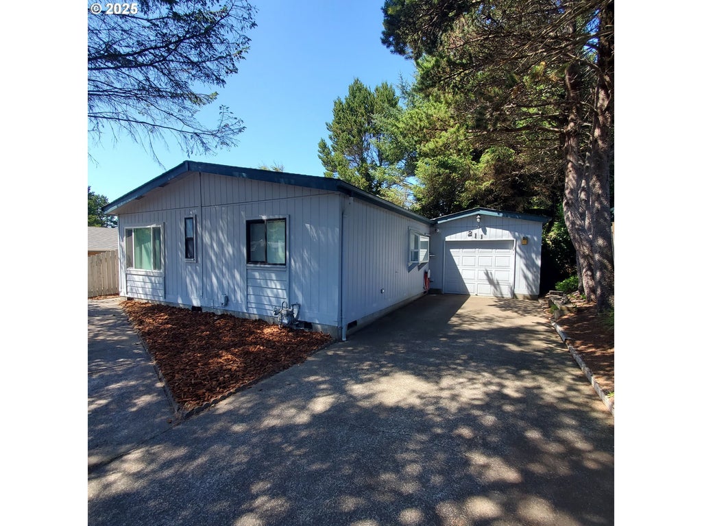 211 Ne 70th St, Newport