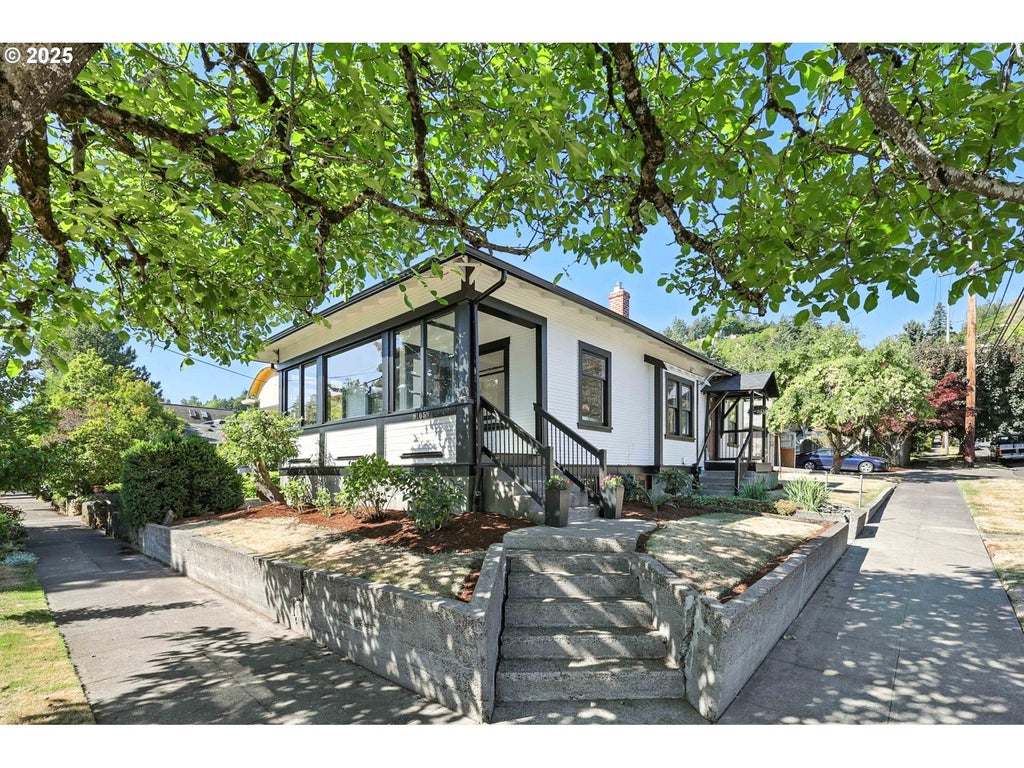 6105 S Hood Ave, Portland