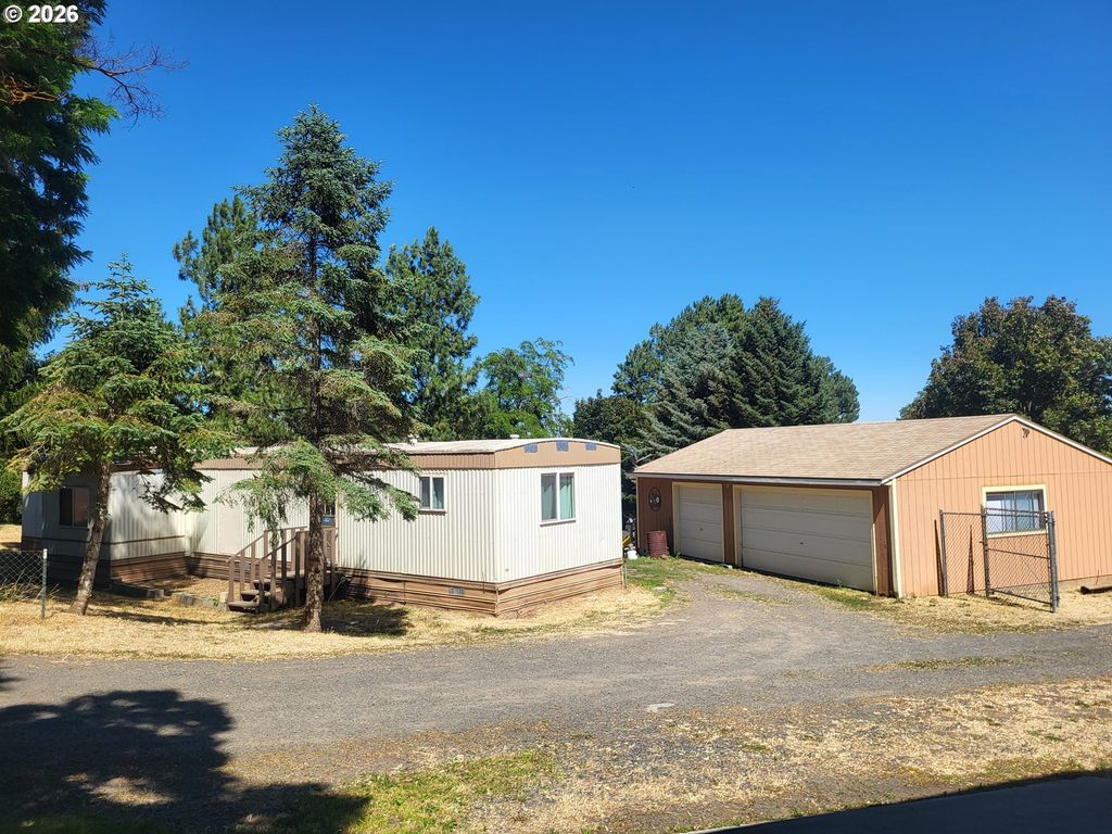 211 Mccoy St, Moro