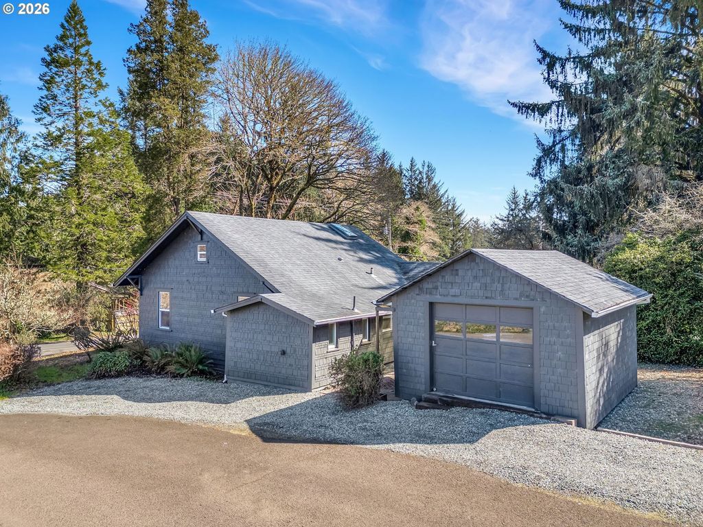 36290 7th St, Nehalem