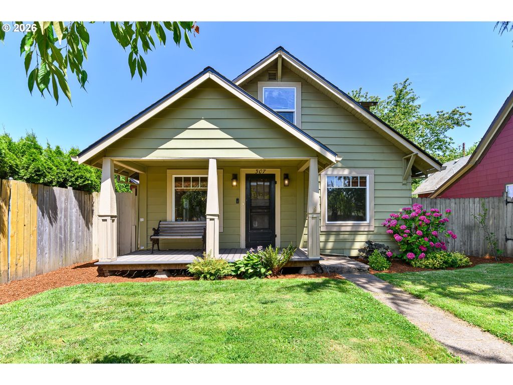 307 W 2nd St, Newberg