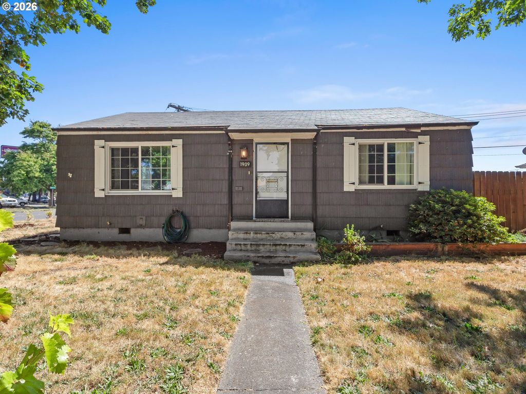 1909 Washington Way, Longview