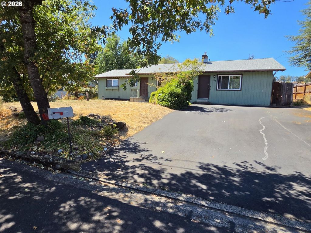 2194 Nw Watters St, Roseburg