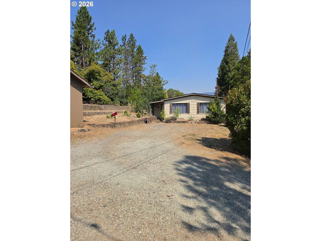 180 Reed Ln, Canyonville