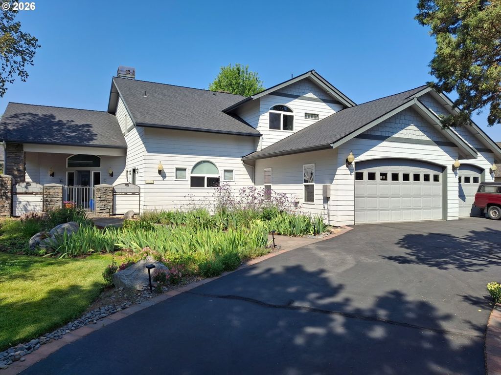 2565 Thrush Ct, Redmond