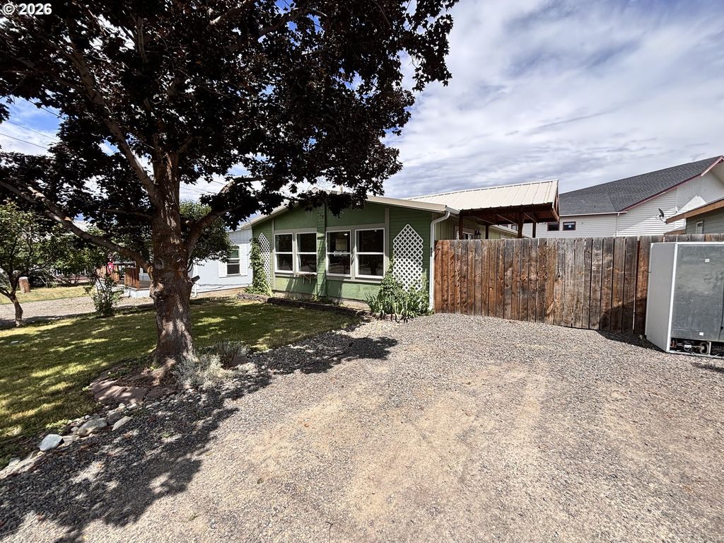 608 N Mill St, Joseph