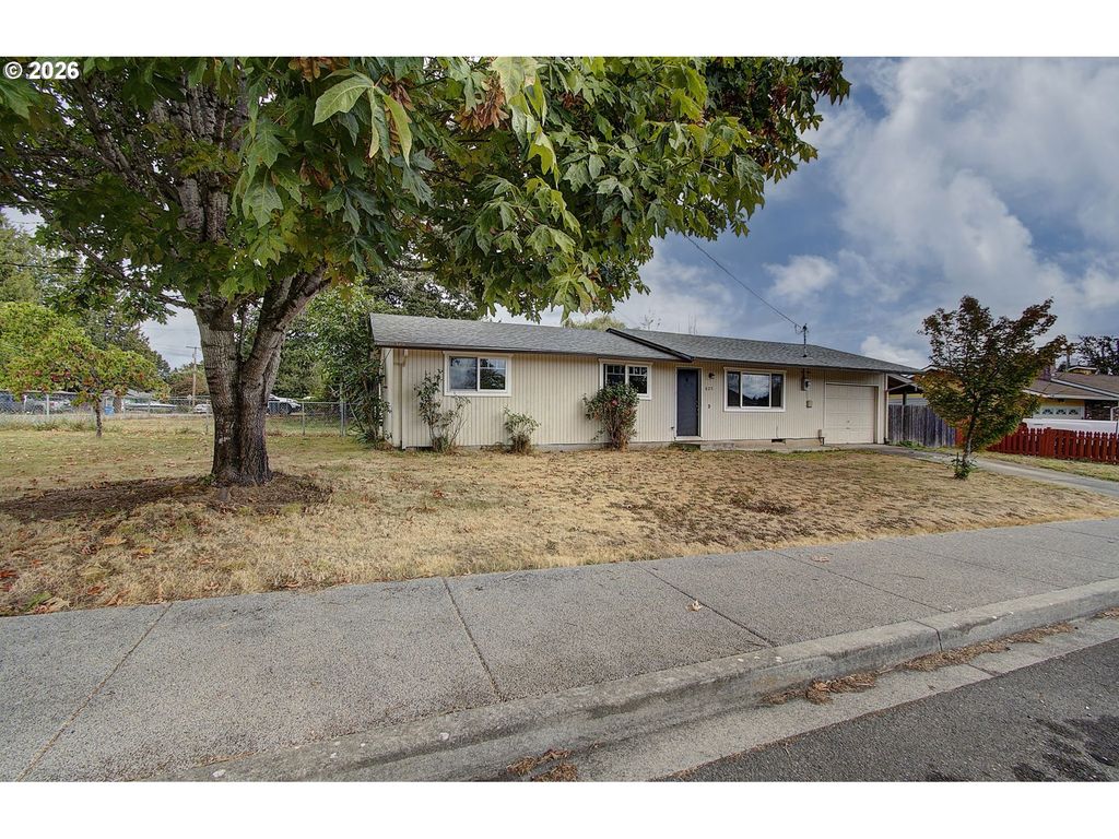 625 E Elm Ave, La Center