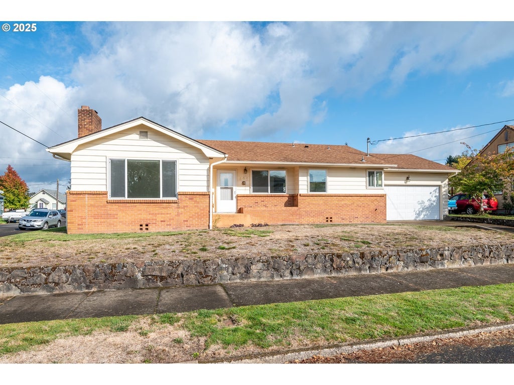 801 Cowlitz Way, Kelso