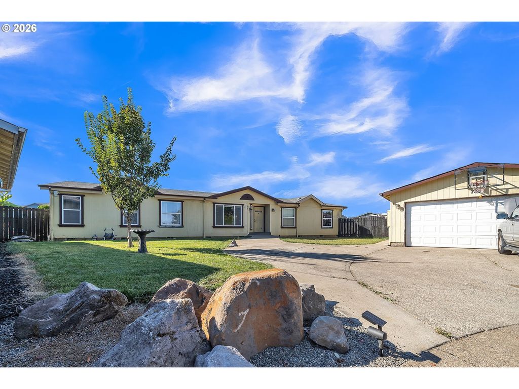 733 Fescue Ave 29, Woodburn