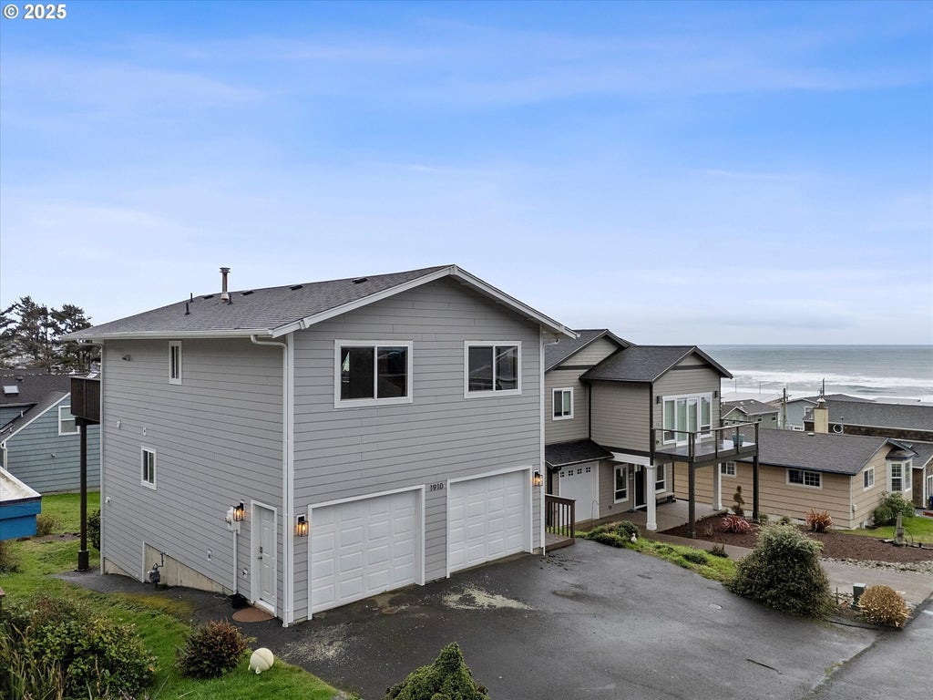 1910 Ne 68th St, Lincoln City