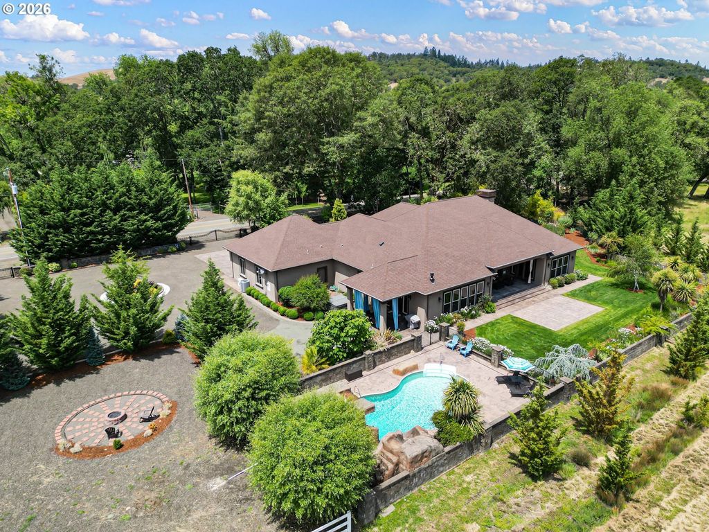 1025 Echo Dr, Roseburg