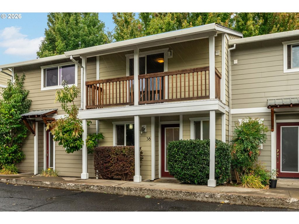 1706 Avalon Way 38, Hood River