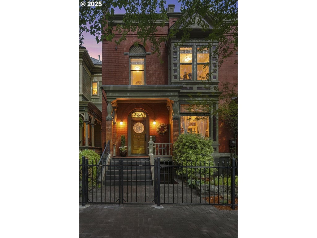 1719 Nw Irving St, Portland