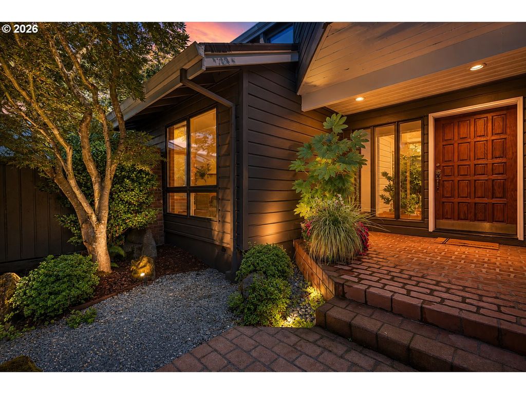 4393 Sundew Ct, Lake Oswego