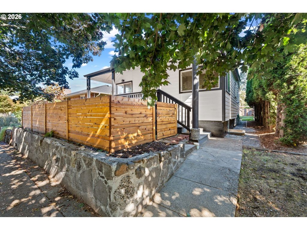 6023 N Amherst St, Portland