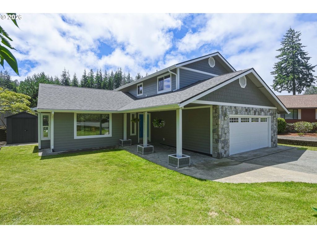 1915 Fern Ct, Coos Bay