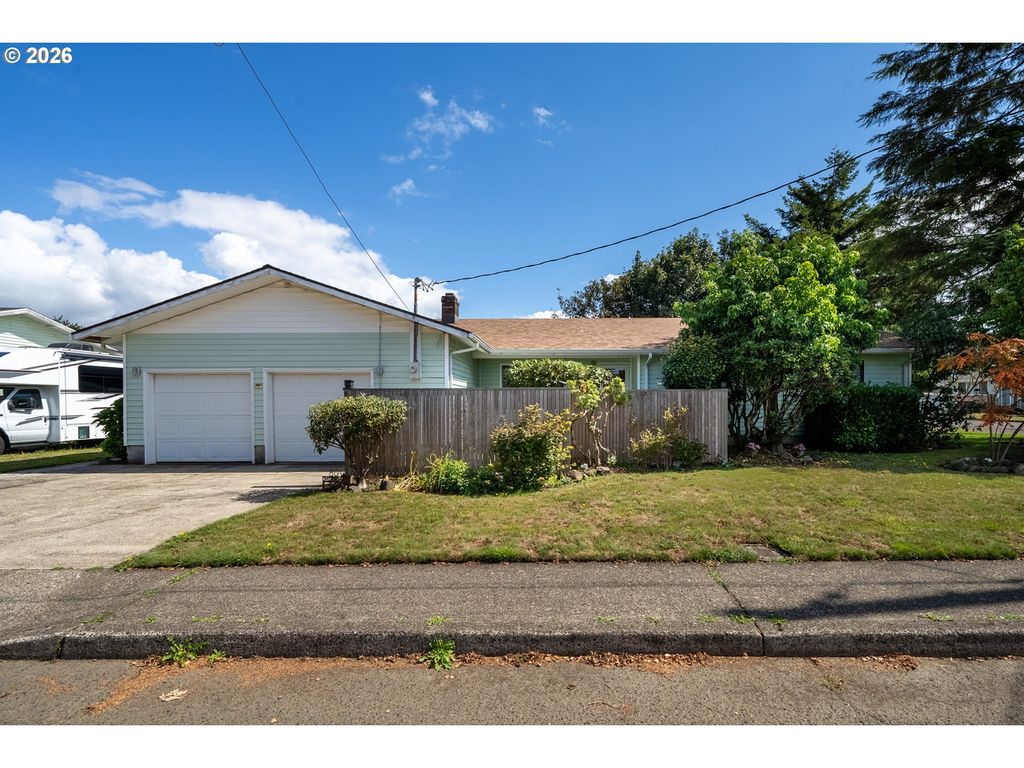 801 Ash Ave, Tillamook