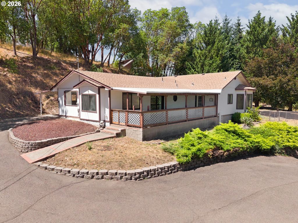 1275 Arcadia Dr, Roseburg