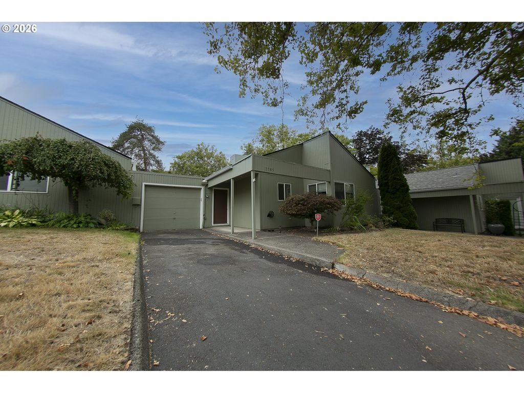 1785 Nw Rolling Hill Dr, Beaverton