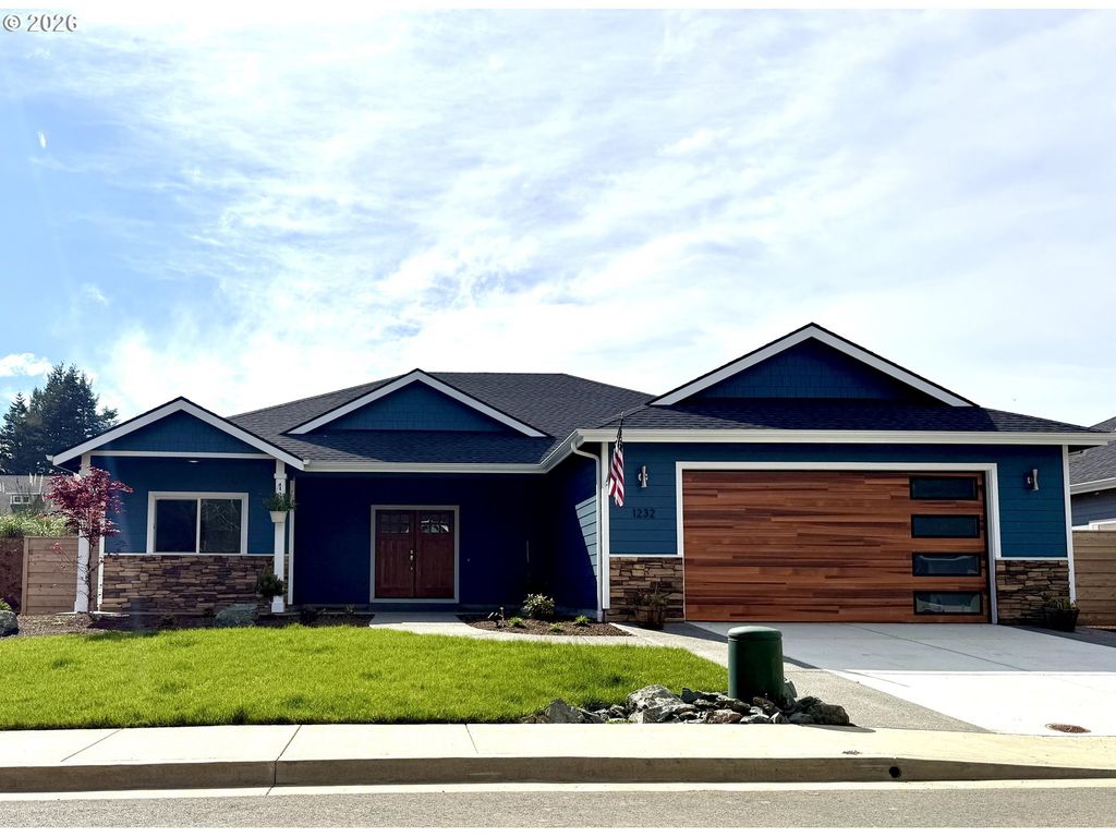 1232 Lighthouse Ln, Brookings