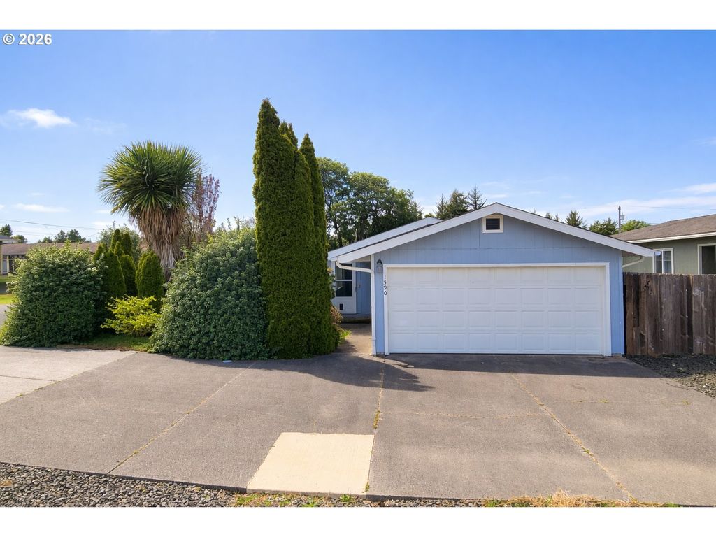 1590 Saint John Ave, Coos Bay