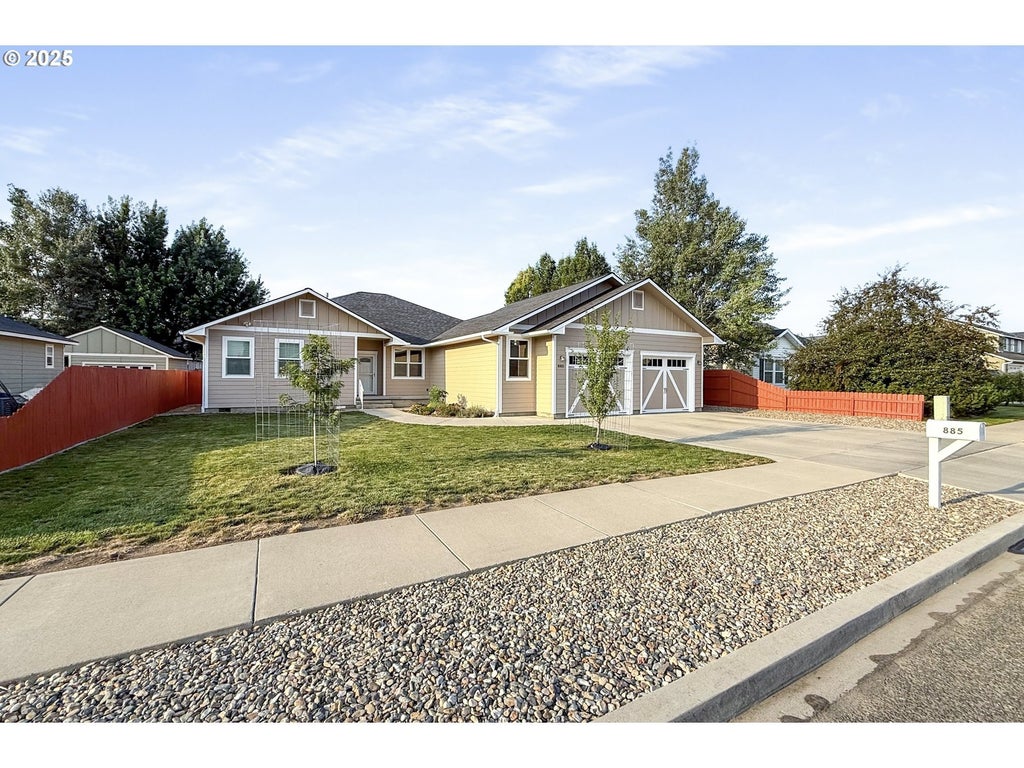 885 G St, Baker City