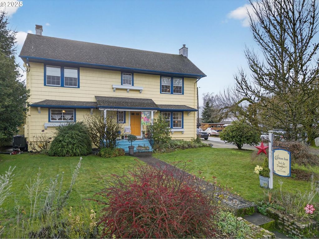 648 W Main St, Carlton